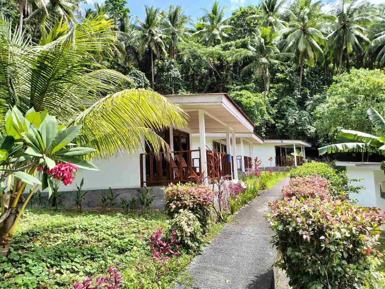Sea View Bungalow 群景